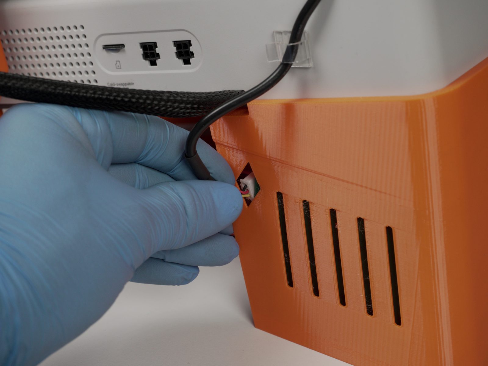 Routing the AMS cable through the opening in the PCB housing