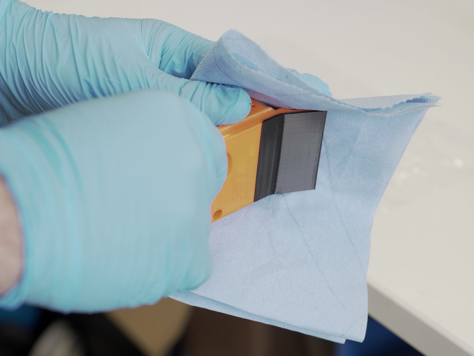 Wiping excess glue