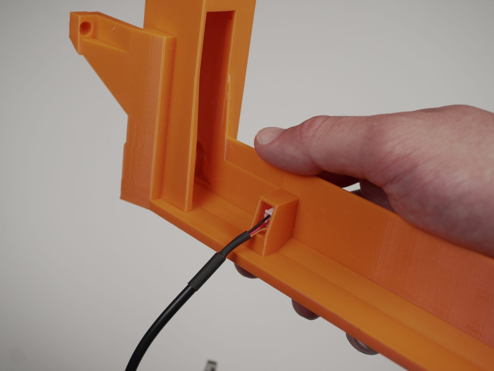 Limit-switch cable connector plugged into the bender rail