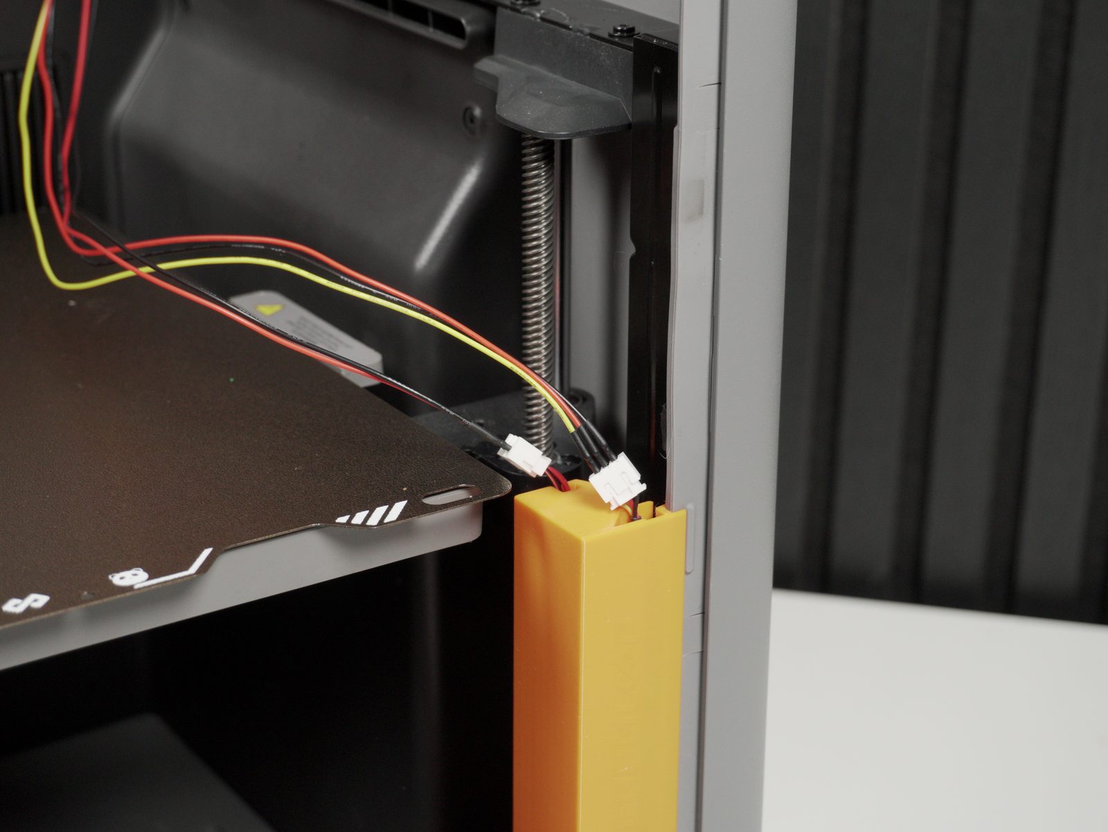Close-up of the cable connectors near the printer's corner bracket