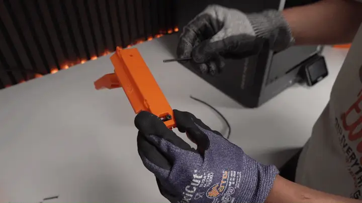 Attaching the bender to the bender holder at a tilted angle