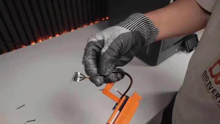 Pressing the limit switch into the slot in the right part