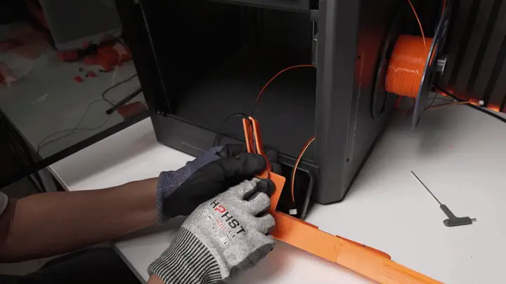 Connecting the wire harness to the switch