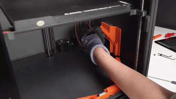 Wrapping the loose wire harness using the side cable bracket