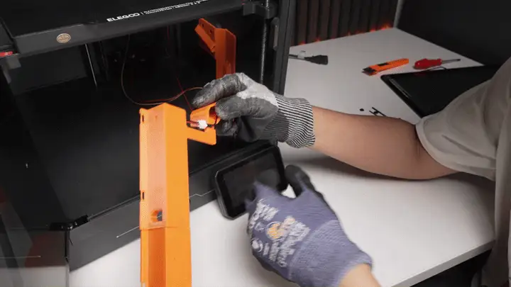 Securing the bender holder with the 4 original bolts