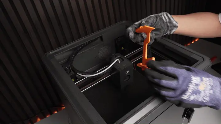 Attaching the pusher head