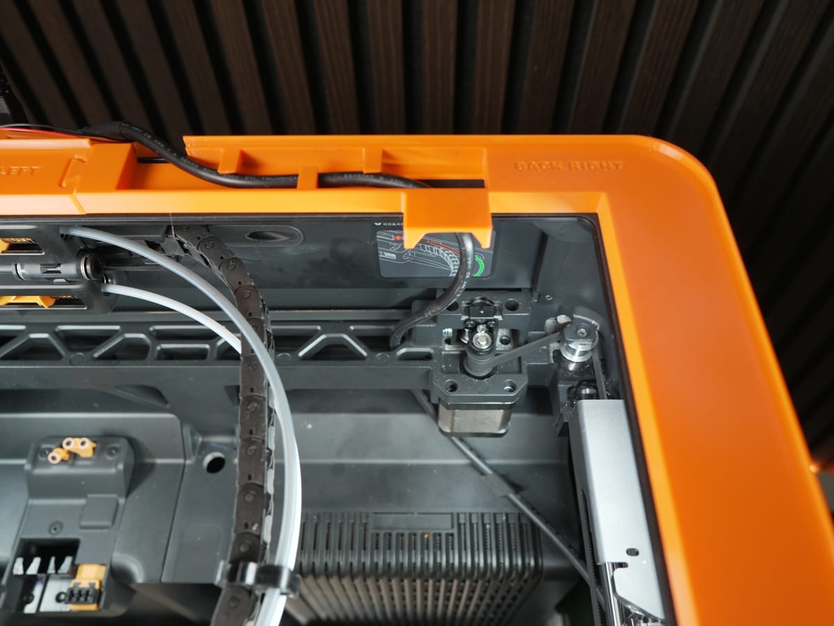 Lid lifter seated in its designated slot on the H2S