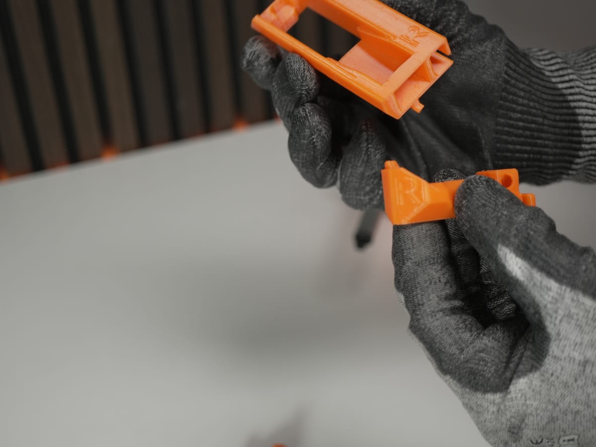 Bender parts overview — actuator, bracket, hook, screws