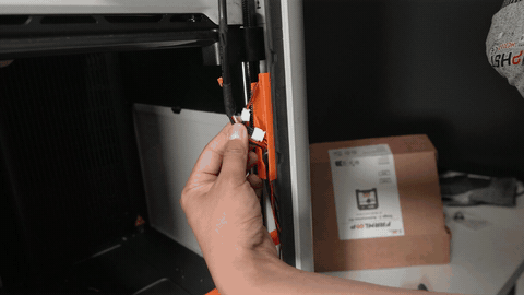 Hook orientation check while attaching the bender