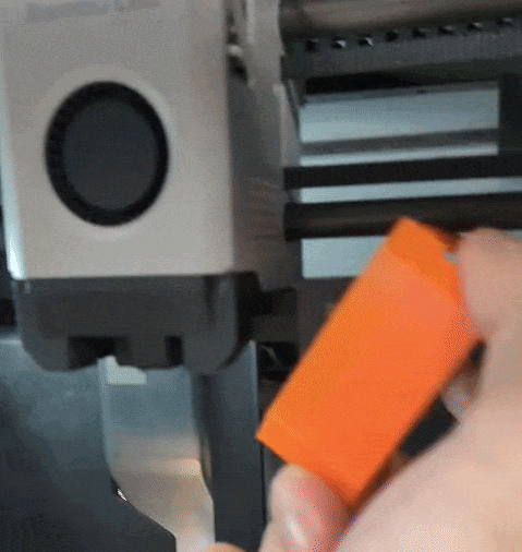 Animated demo of the scraper snapping onto the printer head