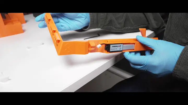 Assembling the two bender holders together