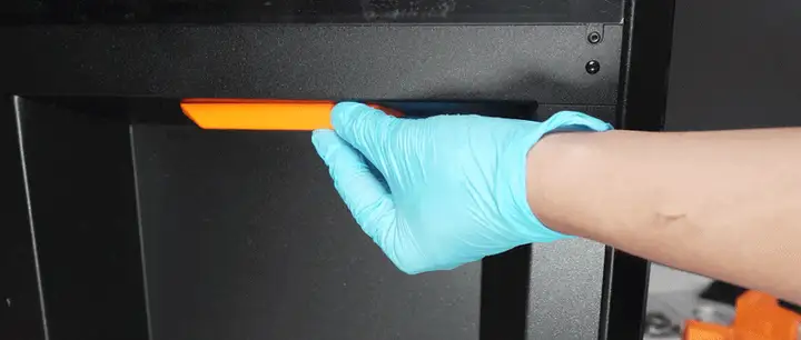 Unscrewing the printer handle on the left
