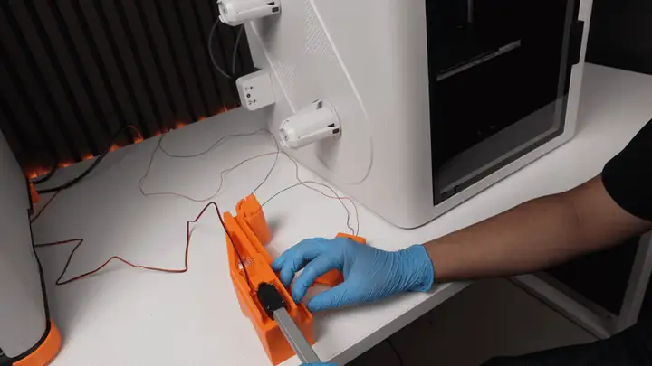 Sliding the actuator into the bottom part until fully seated