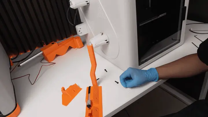 Attaching the bender to the bender holder at a tilted angle