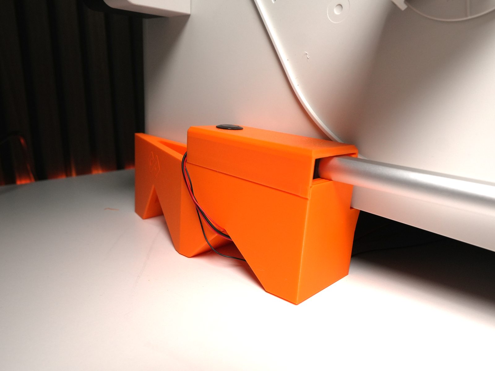 Actuator-holder foot in the correct position